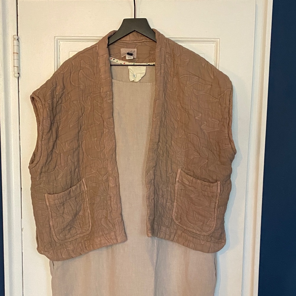 Universal Thread Short Quilted Slouch Vest - image 1